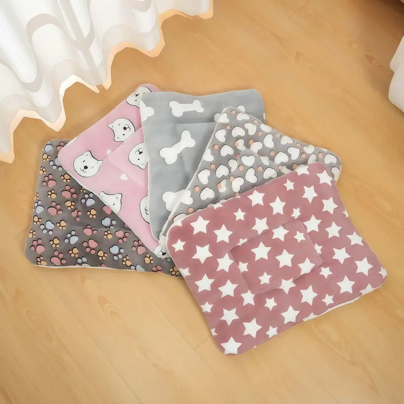 Flannel Pet Sleeping Bed - Thick Plush with Soft Padding, Stain-Resistant and Machine Washable, Available in Two Sizes (69x52 cm, 89x68 cm) for Dogs and Cats