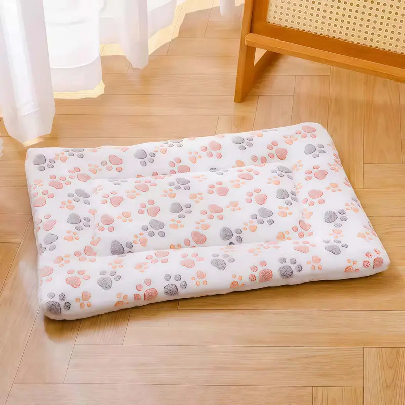 Flannel Pet Sleeping Bed - Thick Plush with Soft Padding, Stain-Resistant and Machine Washable, Available in Two Sizes (69x52 cm, 89x68 cm) for Dogs and Cats